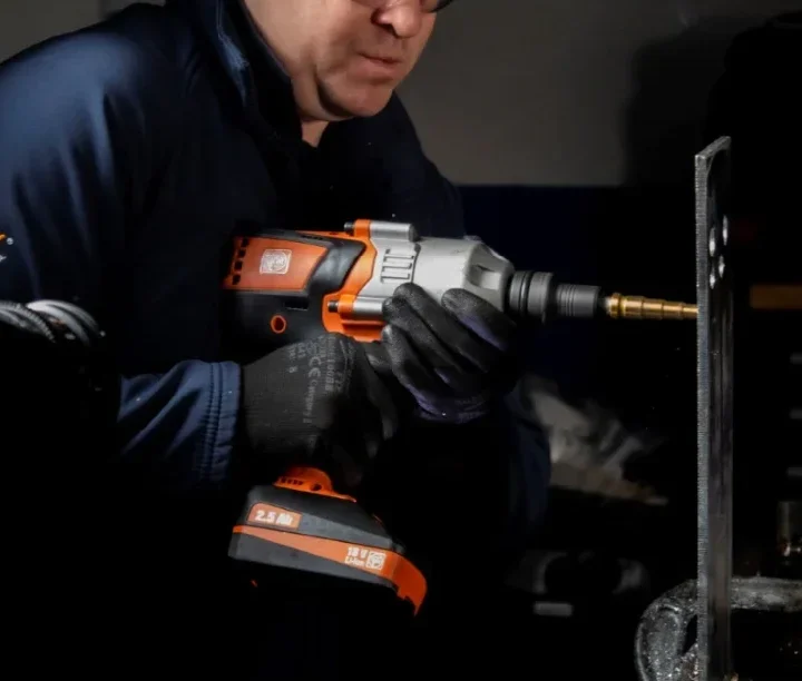 démonstration utilisation par le fournisseur d'outils coupants